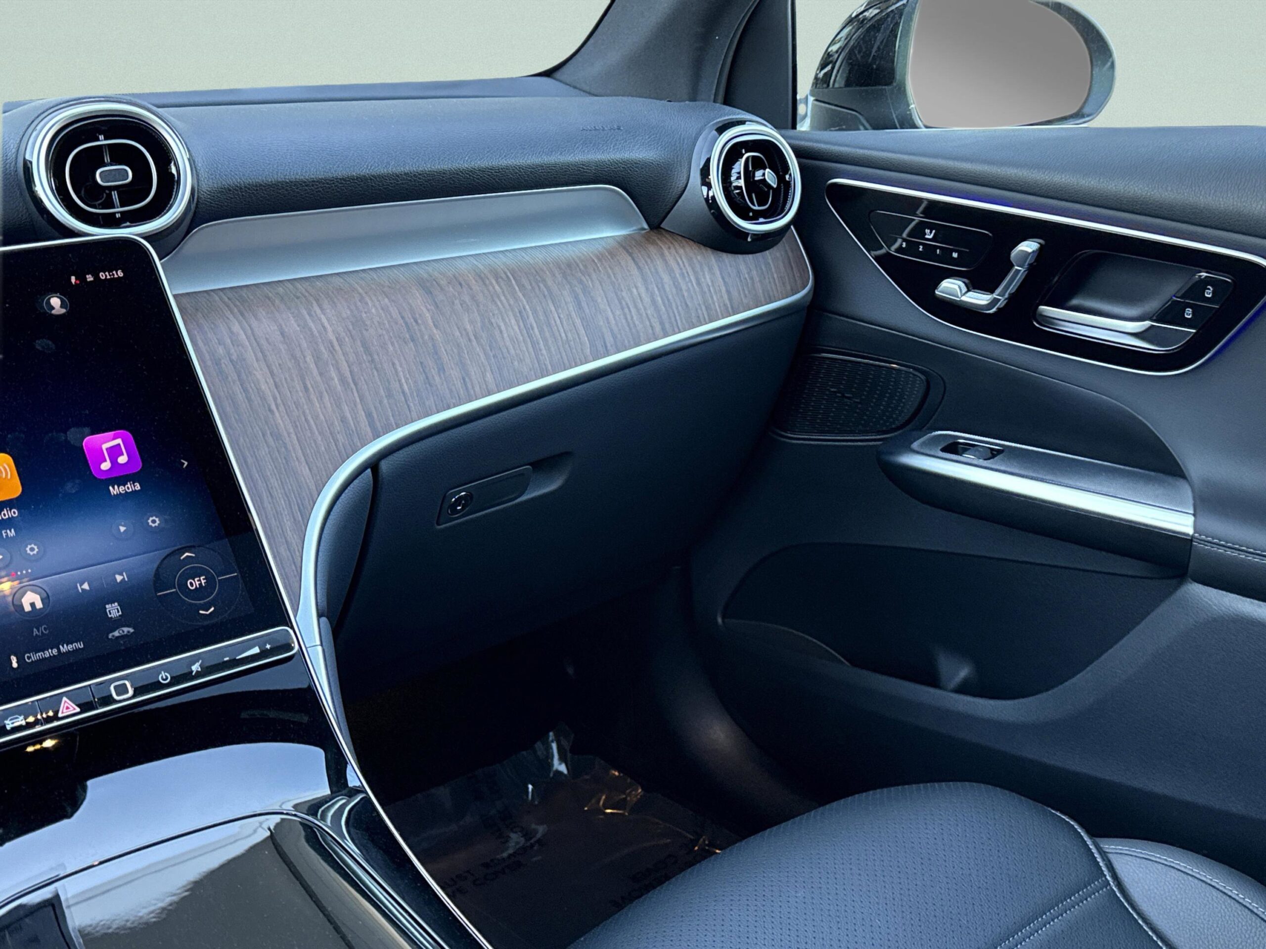 2025 Mercedes-Benz GLC GLC 300