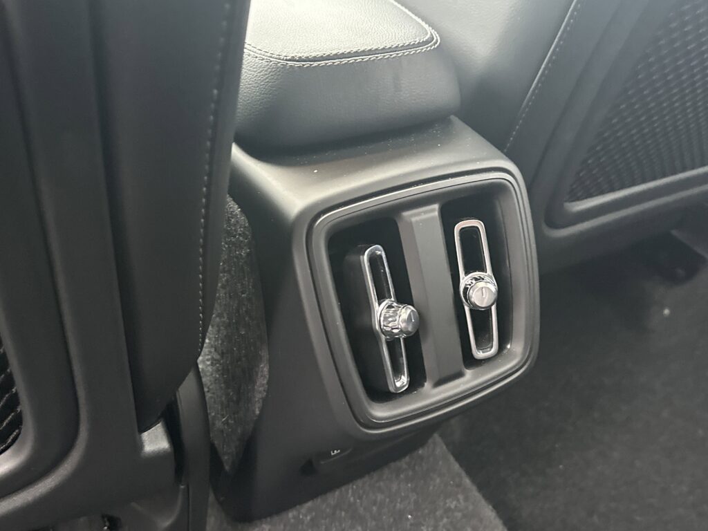 2025 Volvo XC40 Ultra Dark Theme