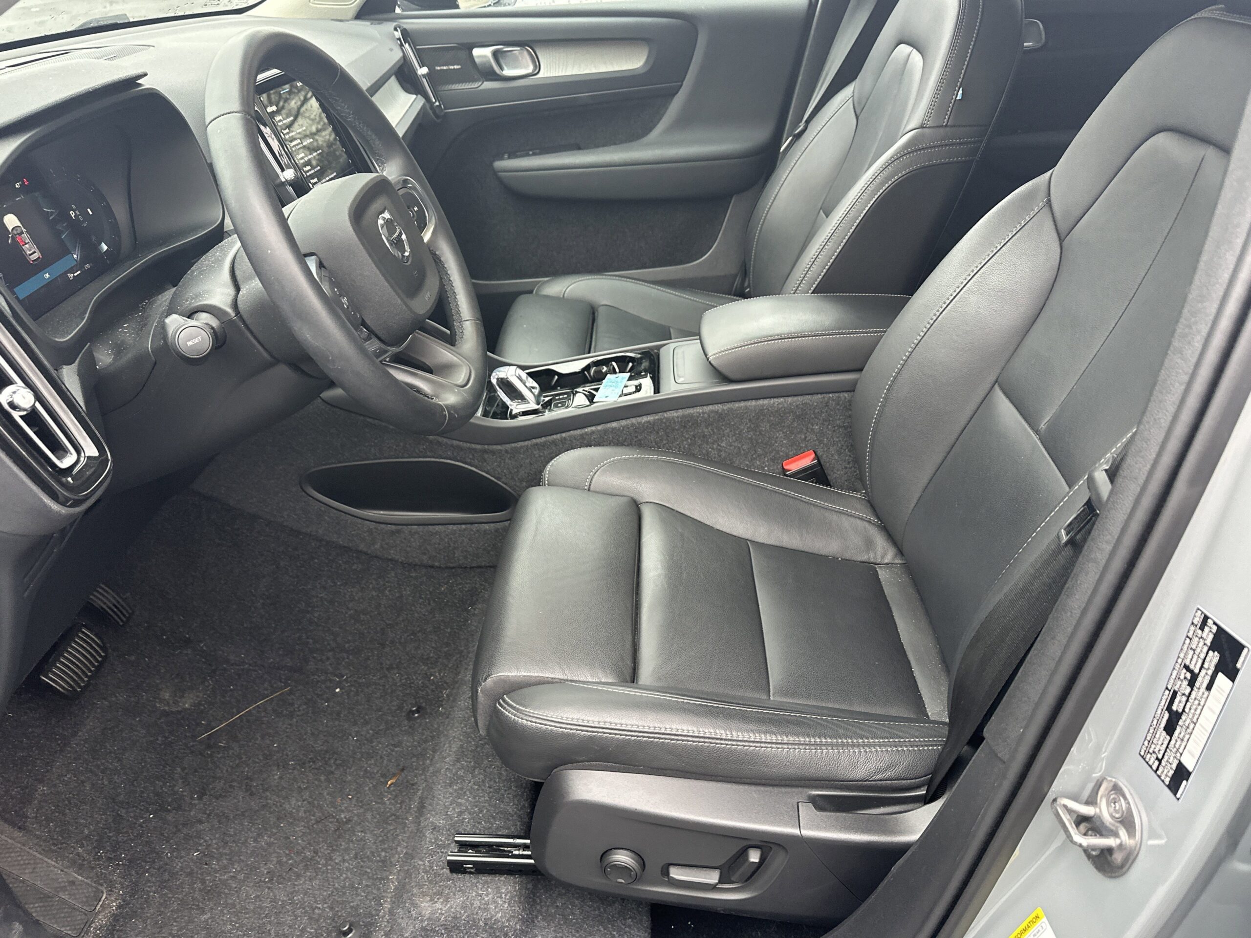 2025 Volvo XC40 Ultra Dark Theme