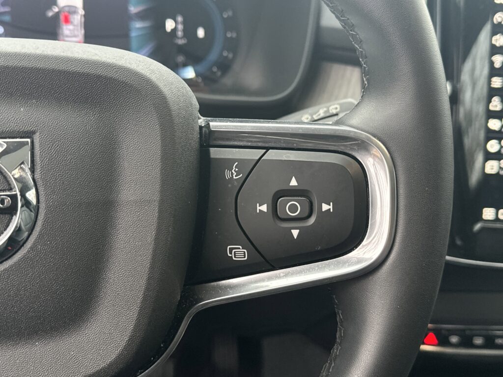 2025 Volvo XC40 Ultra Dark Theme