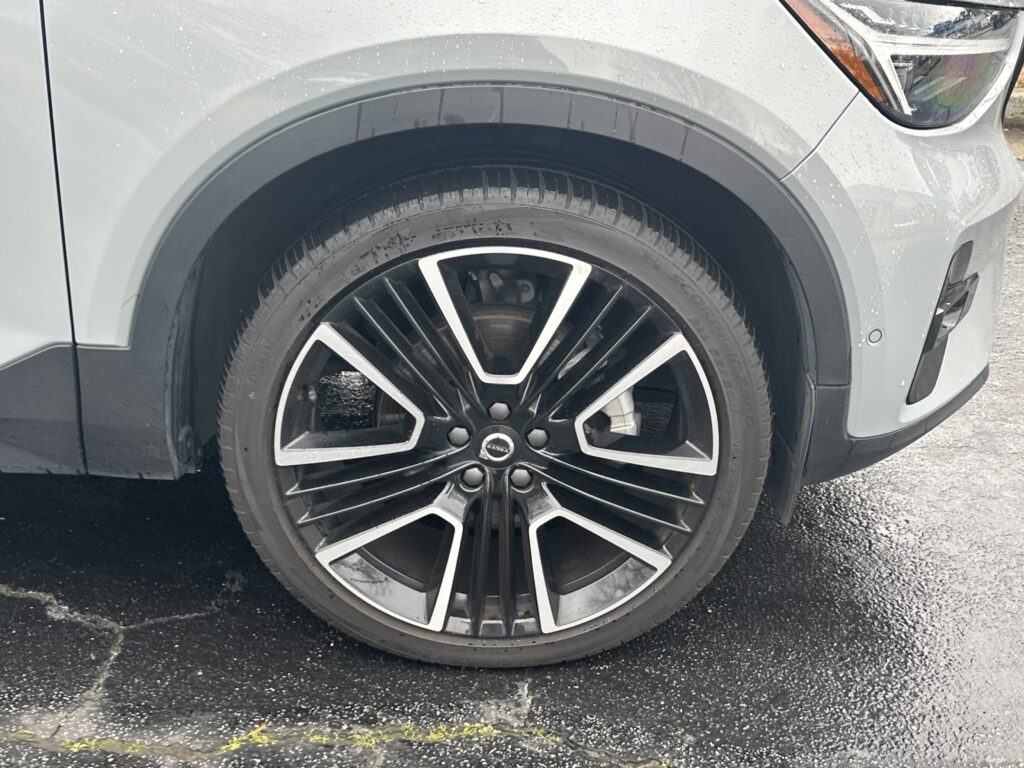 2025 Volvo XC40 Ultra Dark Theme