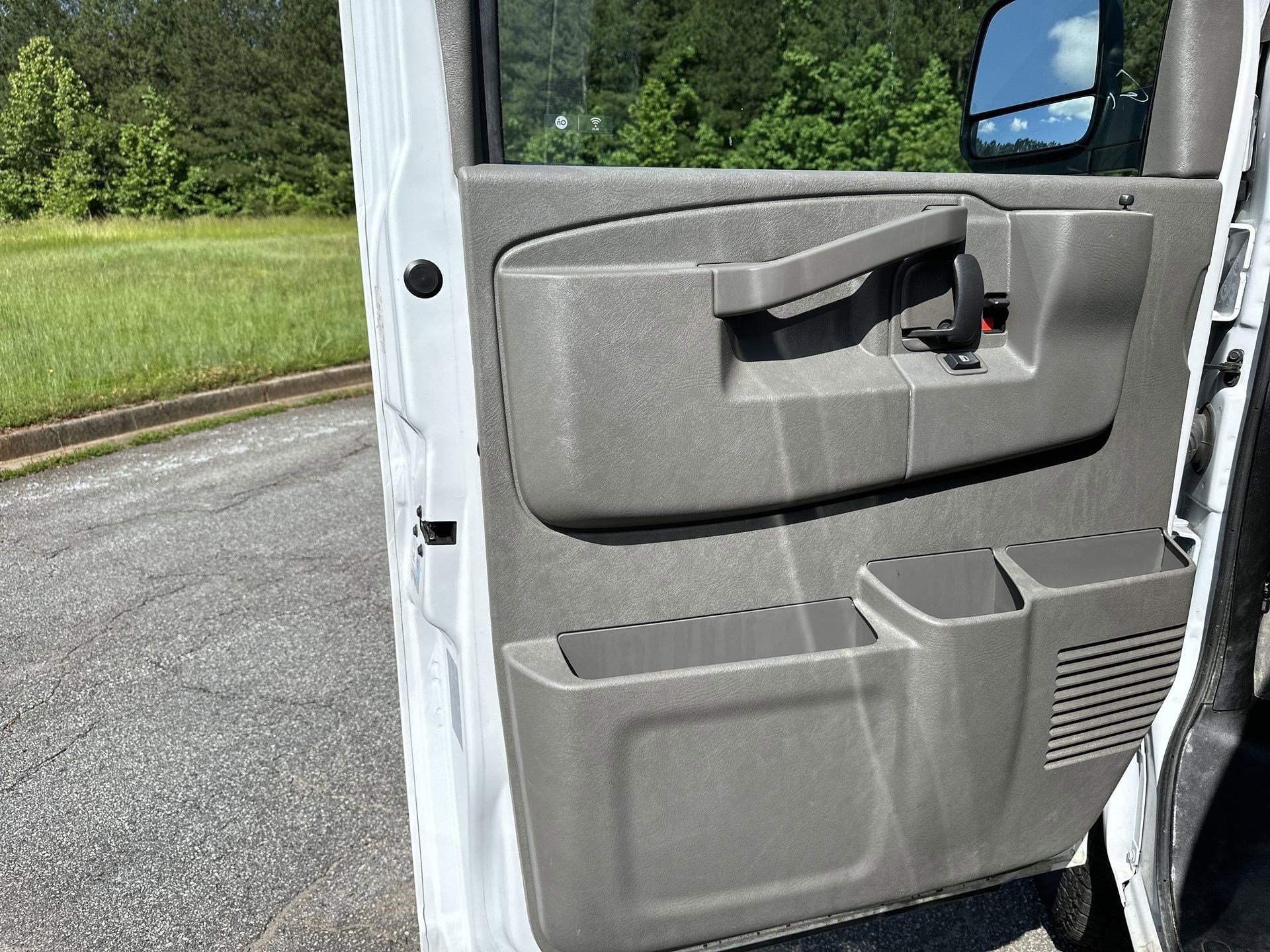 2023 GMC Savana Cargo Van