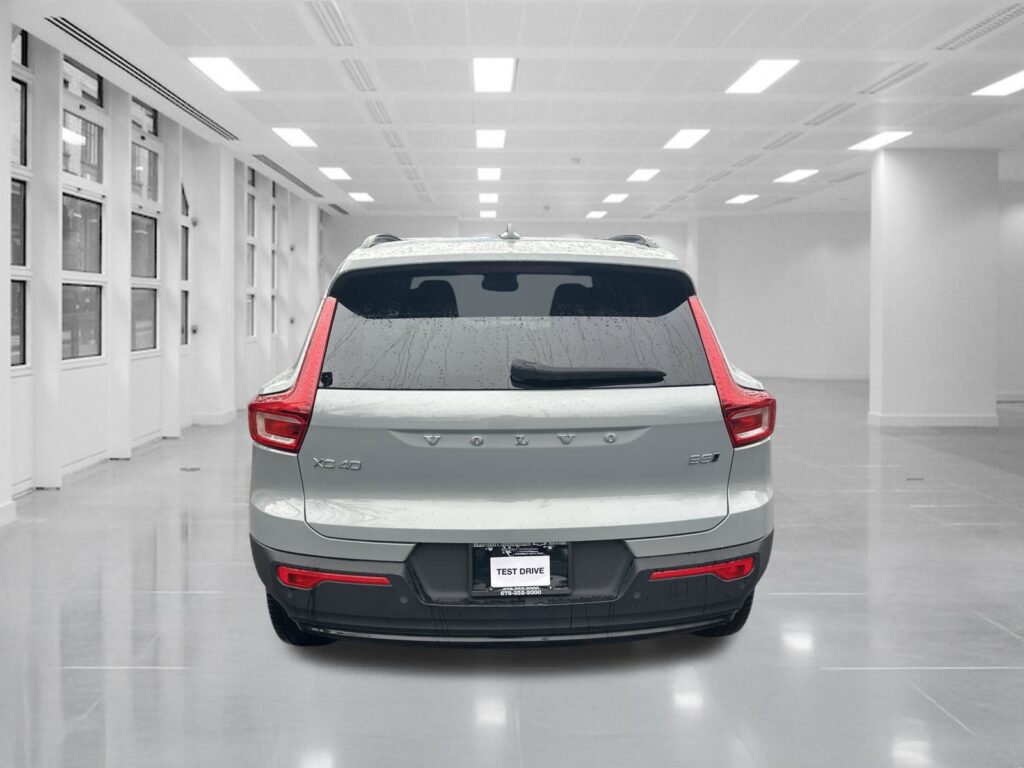 2025 Volvo XC40 Ultra Dark Theme