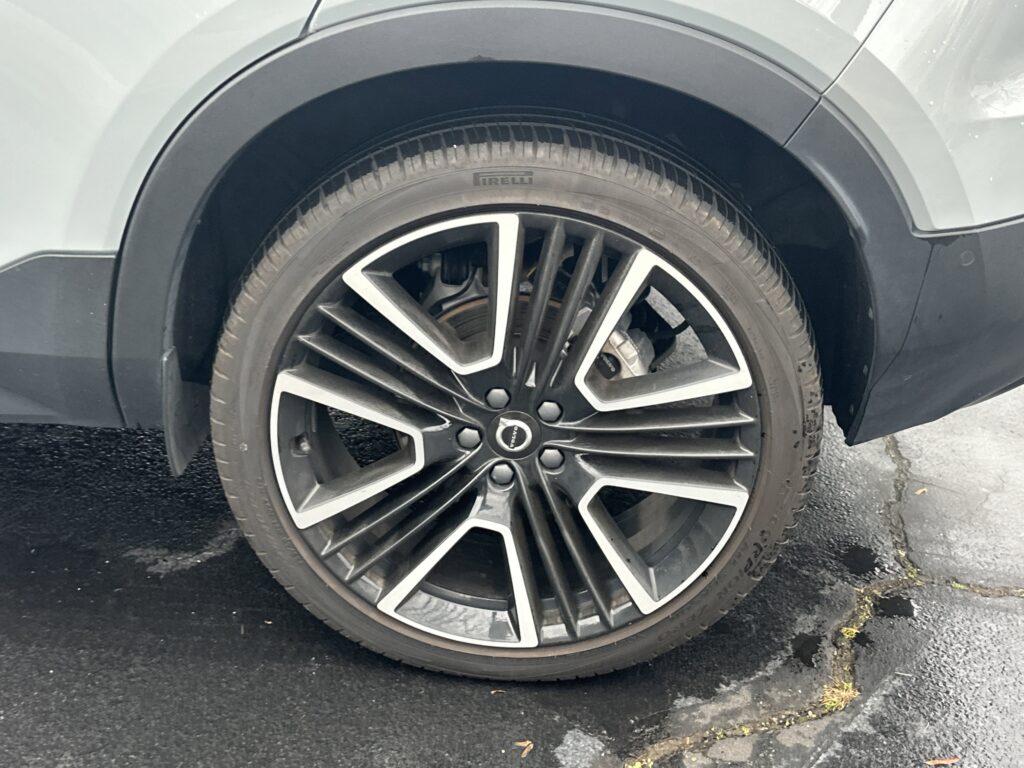 2025 Volvo XC40 Ultra Dark Theme