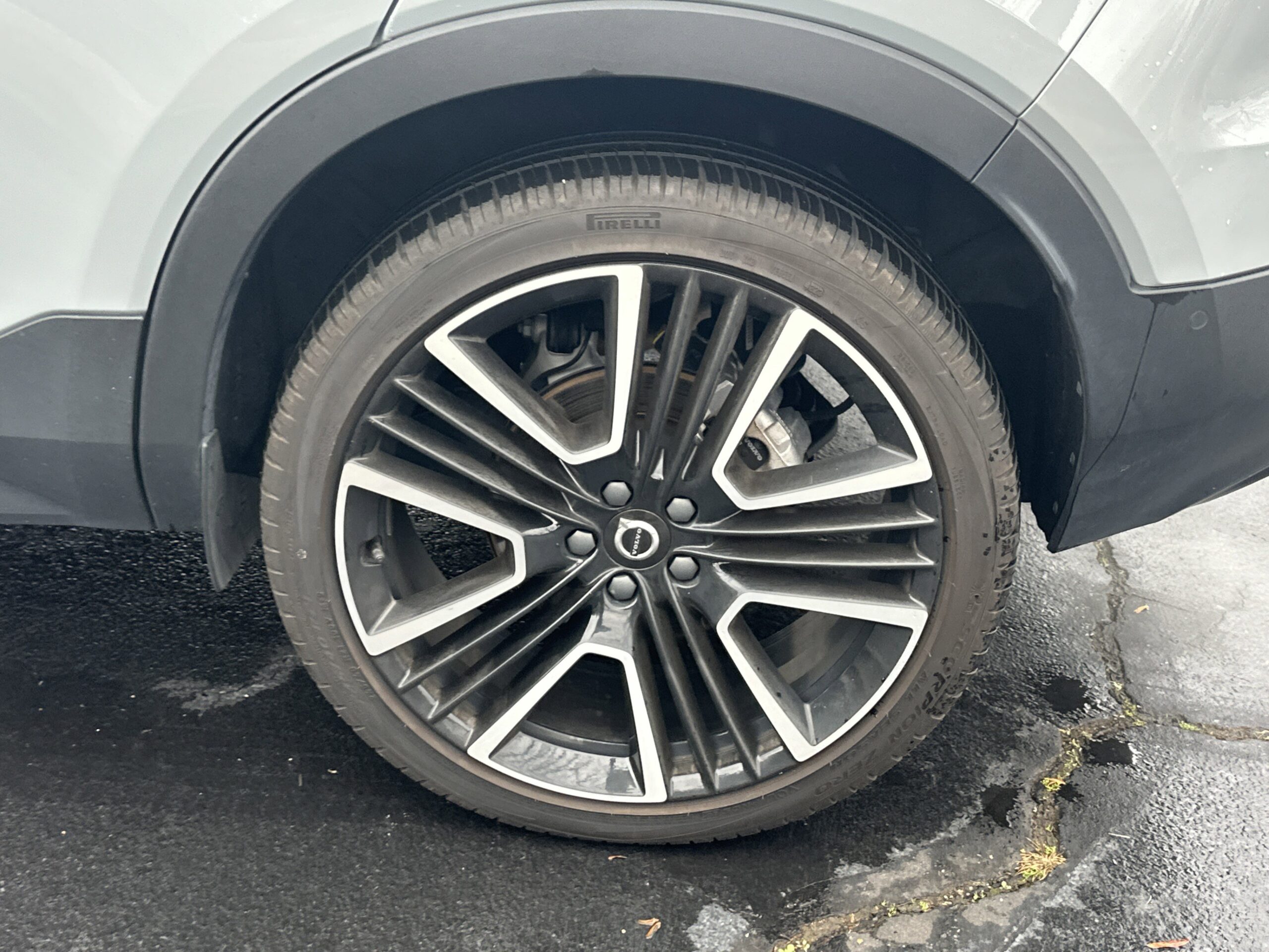 2025 Volvo XC40 Ultra Dark Theme