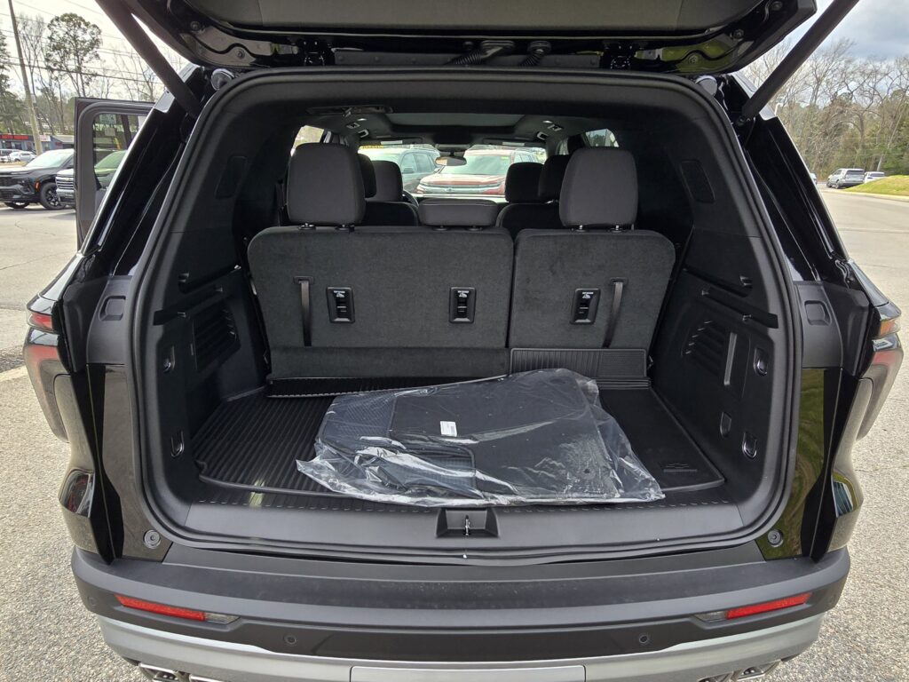 2026 Chevrolet Traverse FWD LT