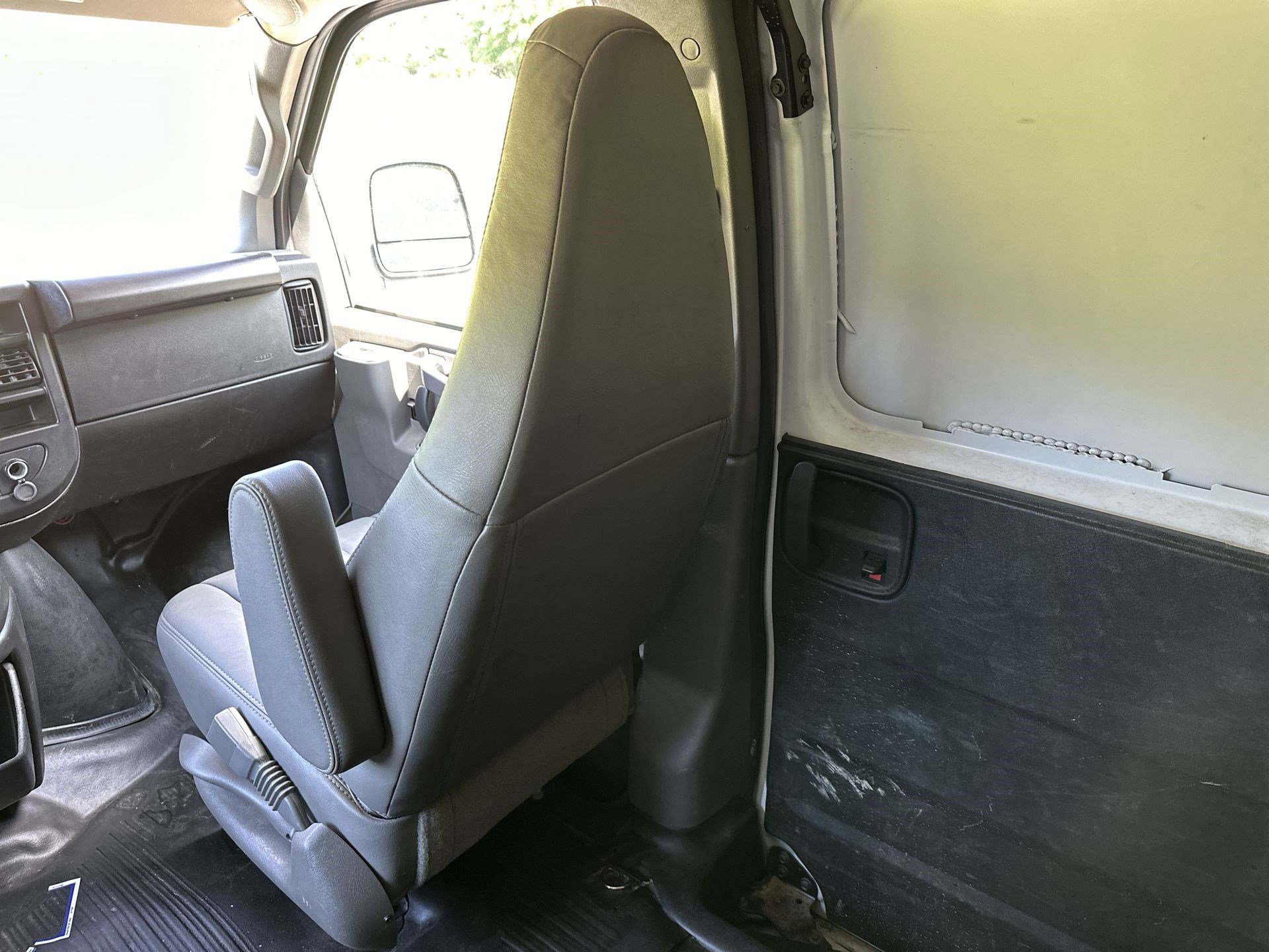 2023 GMC Savana Cargo Van