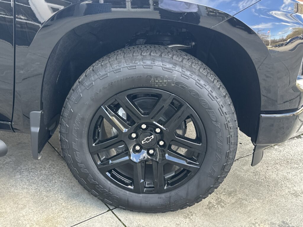 2025 Chevrolet Silverado 1500 Custom