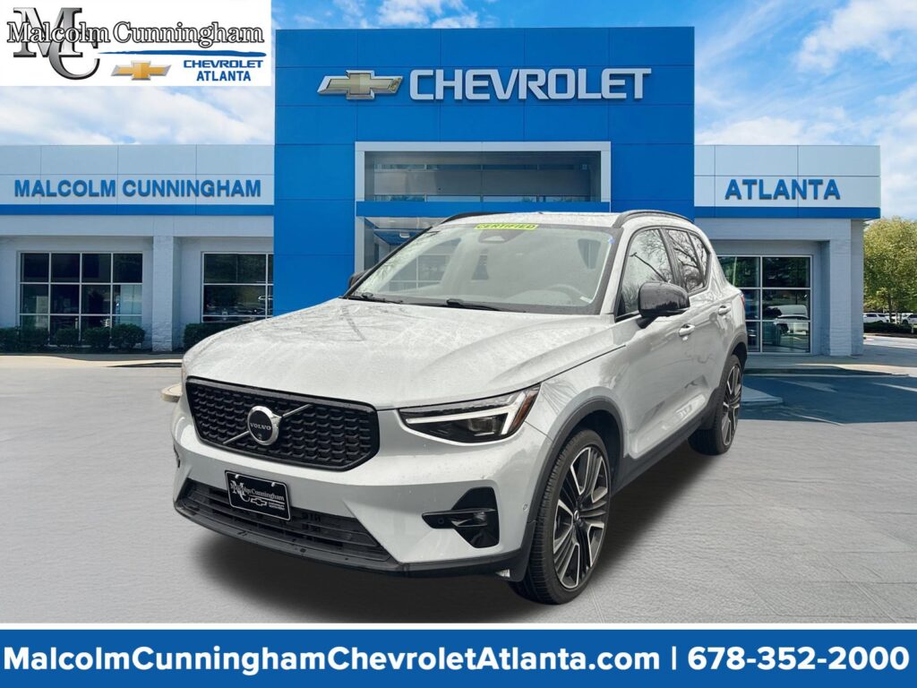 2025 Volvo XC40 Ultra Dark Theme