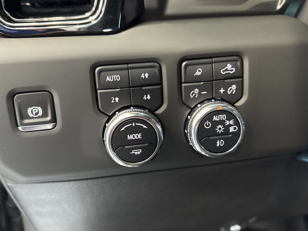2025 GMC Sierra 1500 AT4