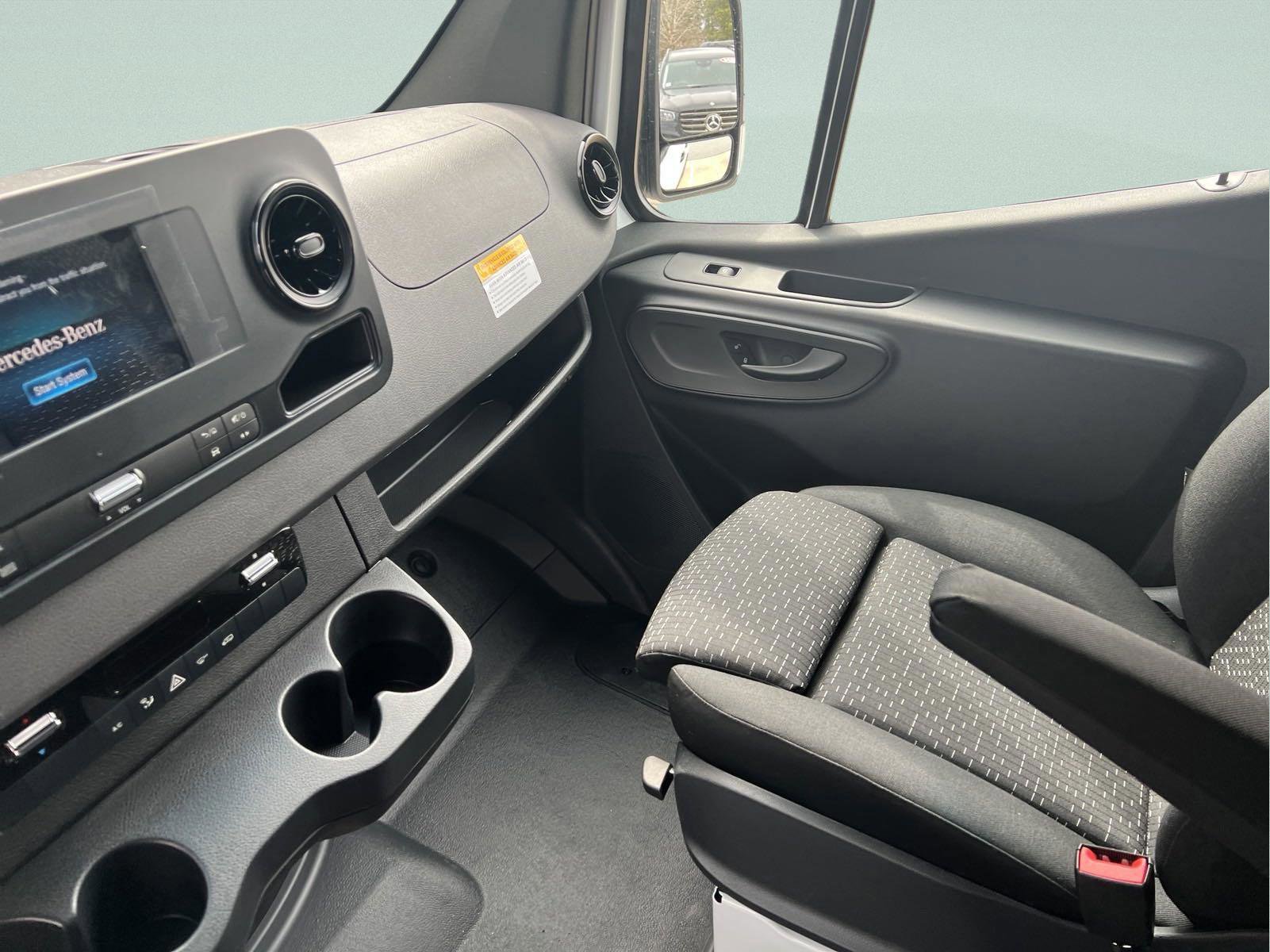 2024 Mercedes-Benz Sprinter Cargo Van LEONARD OUTFITTER 2500