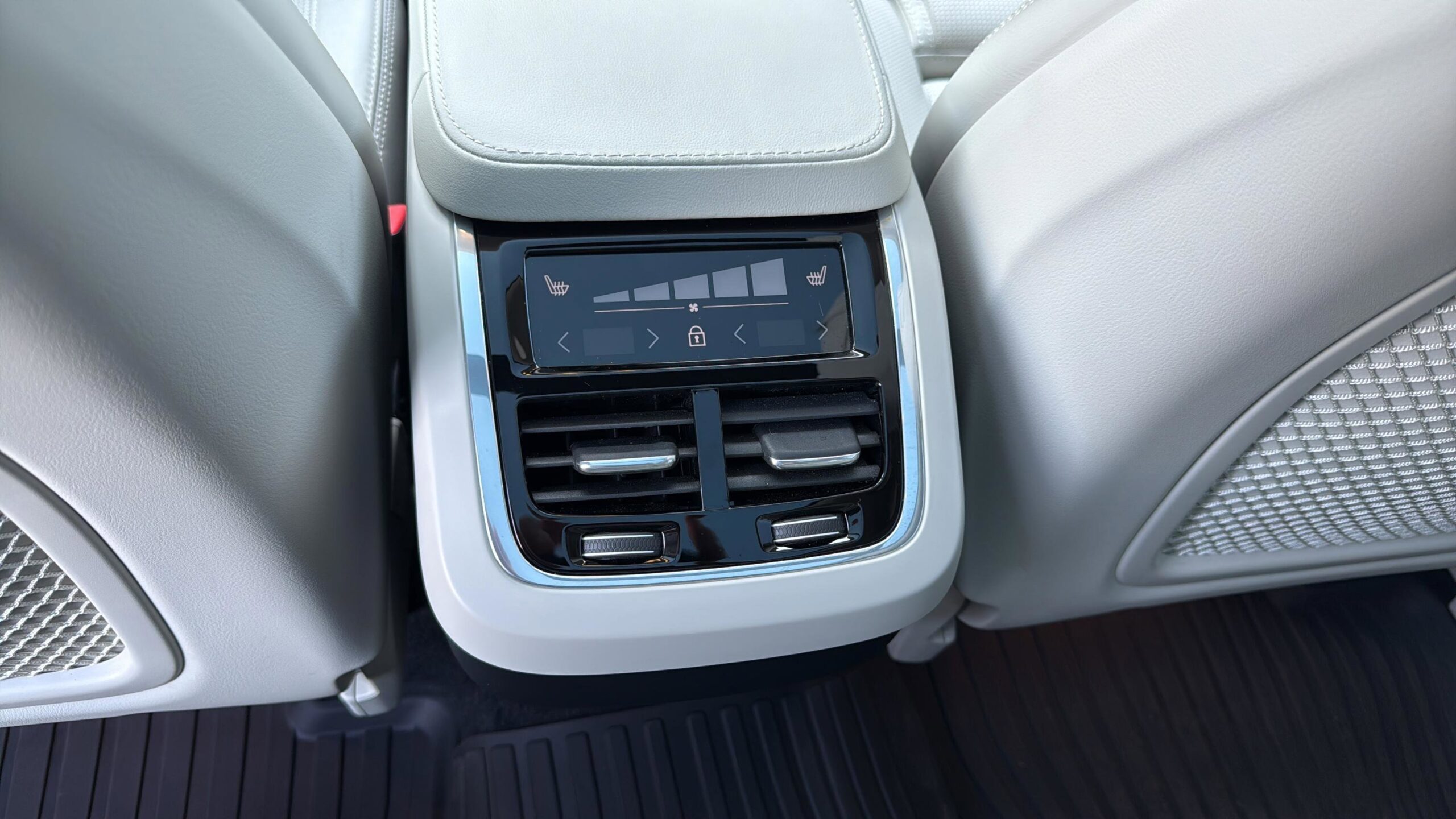 2025 Volvo XC90 Ultra