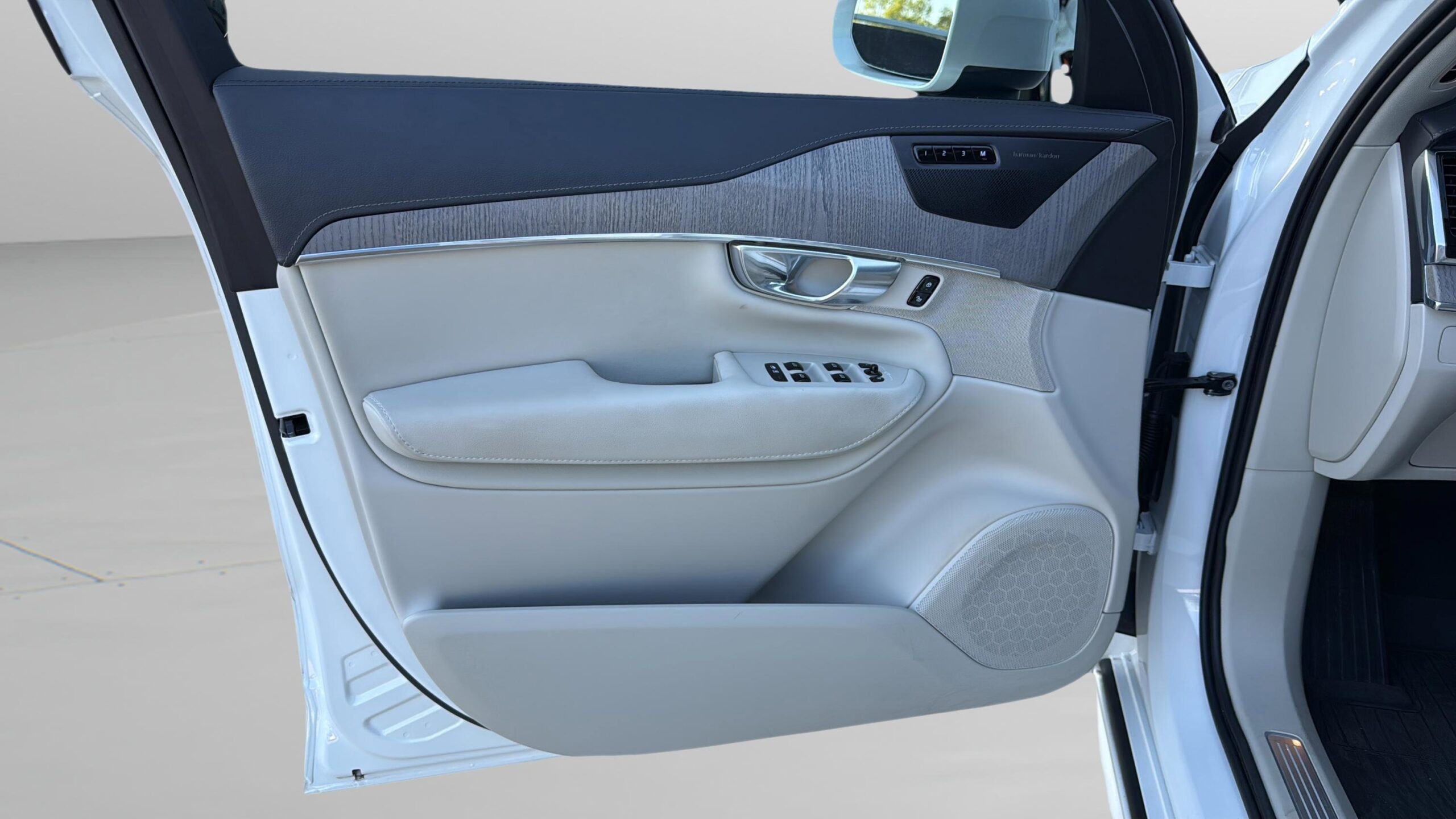 2025 Volvo XC90 Ultra