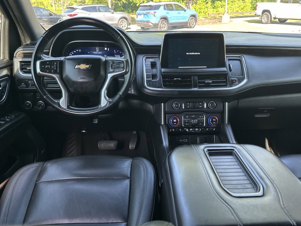 2023 Chevrolet Suburban LT