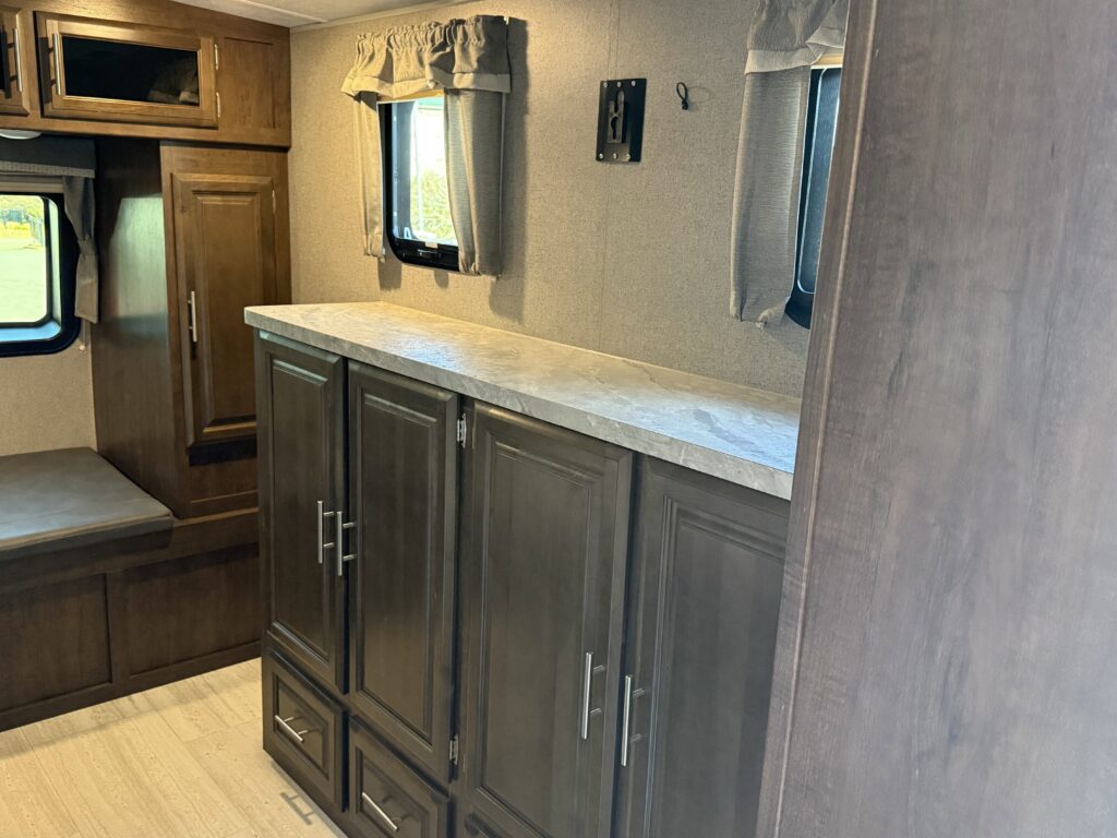 2021 ROCKWOOD LITE FOREST RIVER REAL-LITE