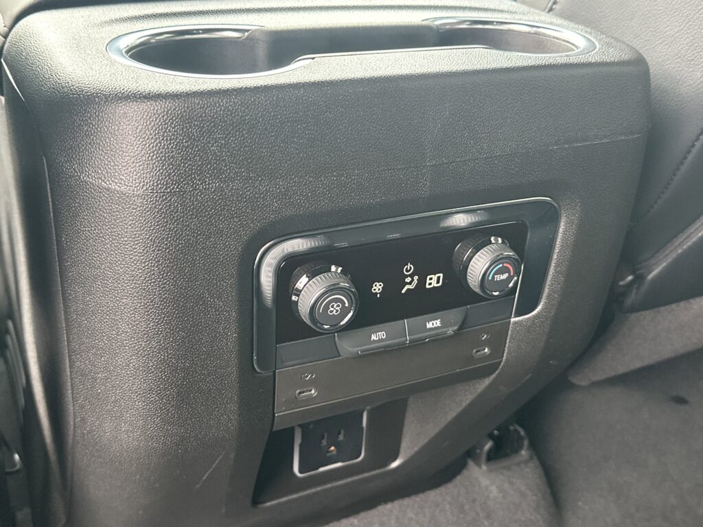 2025 Chevrolet Suburban LS