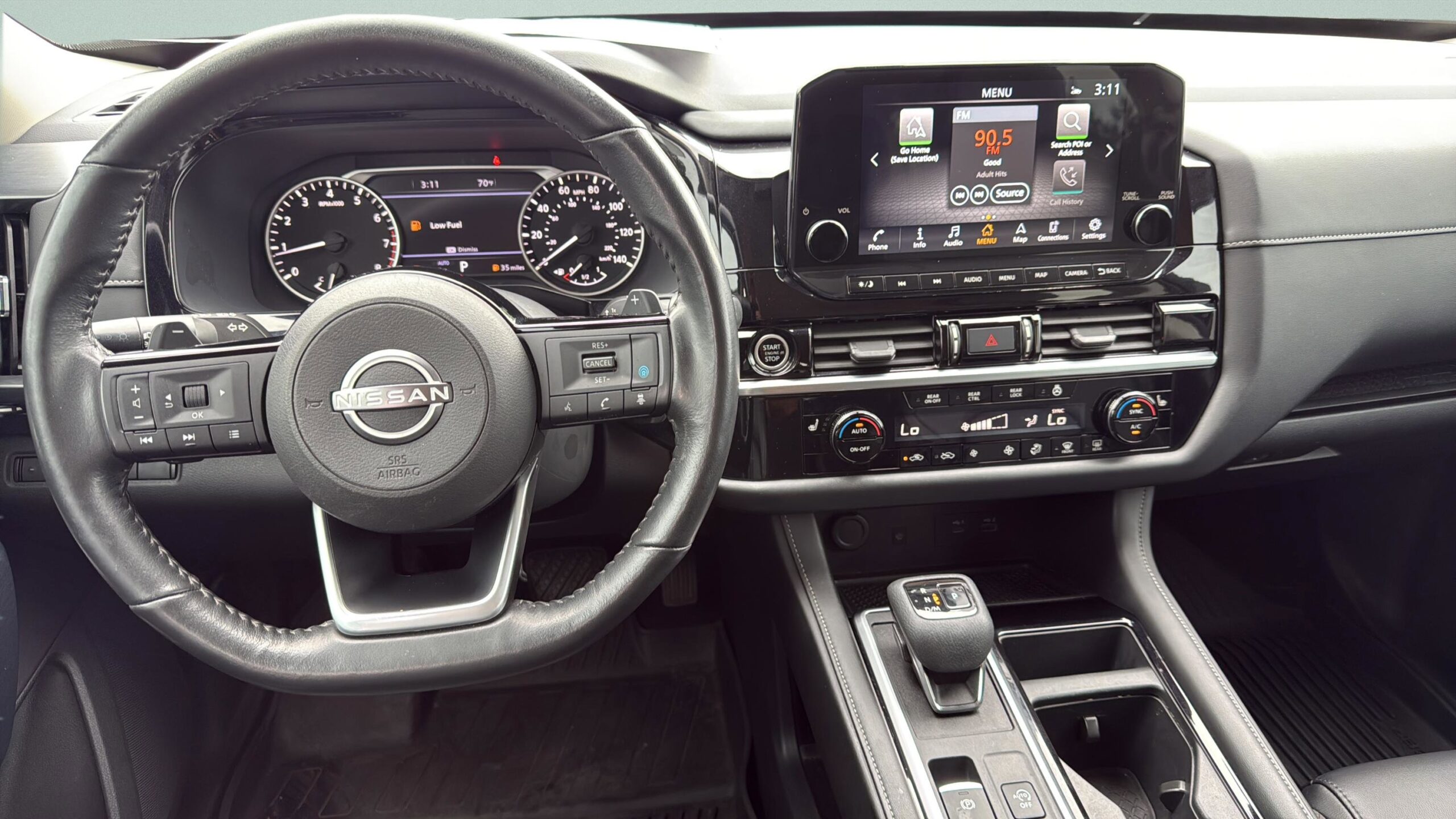 2023 Nissan Pathfinder SL