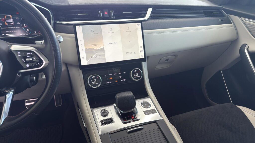 2022 Jaguar F-PACE SVR