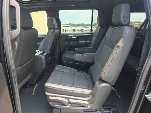 2025 Chevrolet Suburban RST
