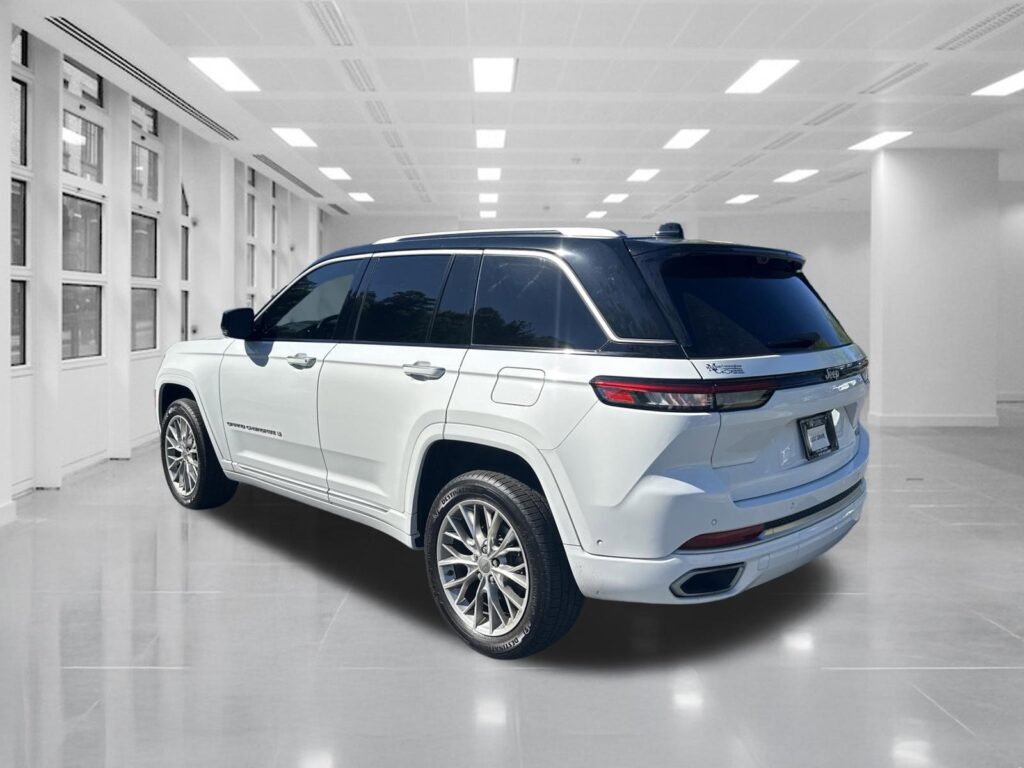 2022 Jeep Grand Cherokee Summit