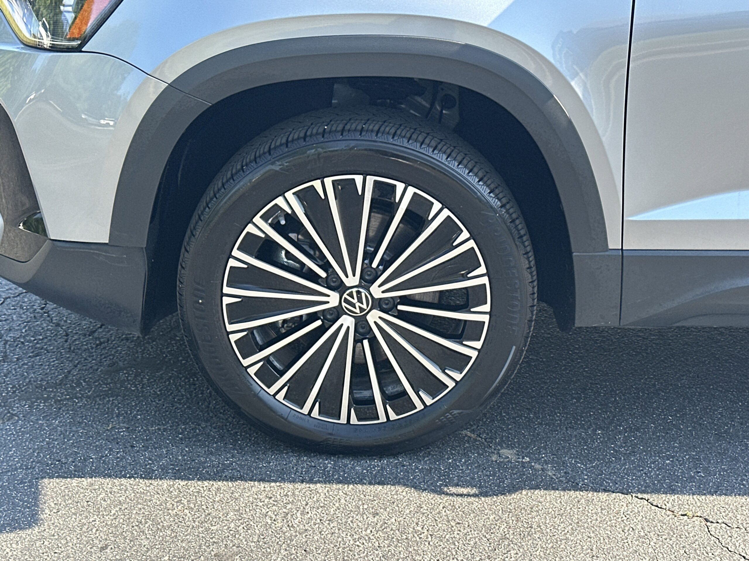 2025 Volkswagen Taos SE