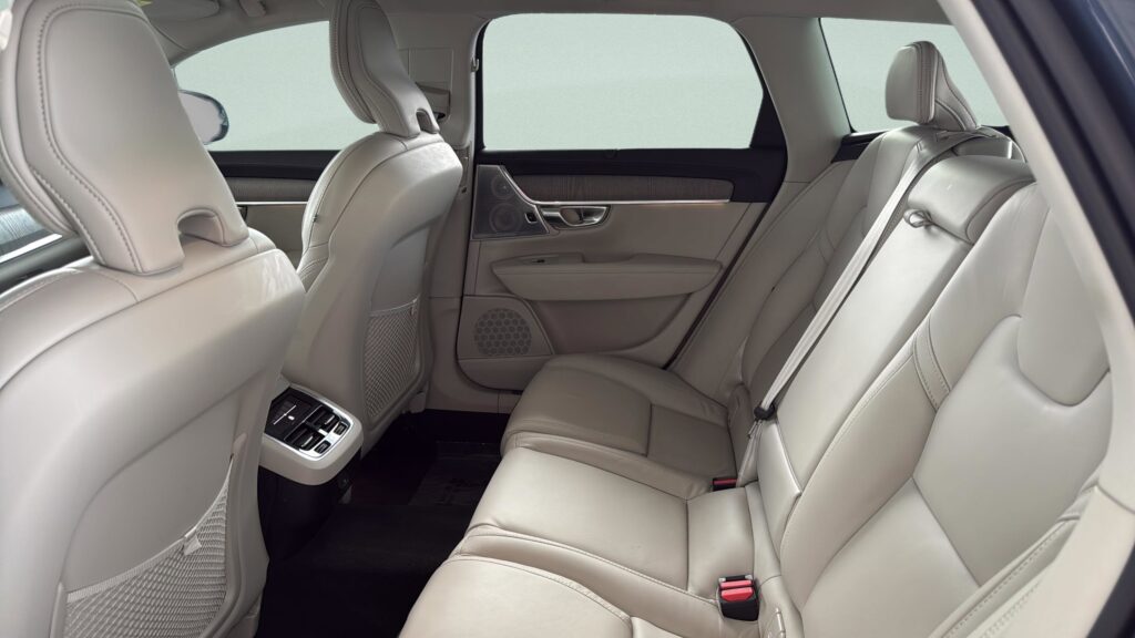2025 Volvo V90 Cross Country Ultra