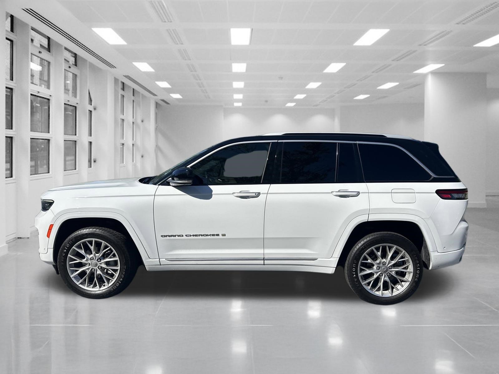 2022 Jeep Grand Cherokee Summit