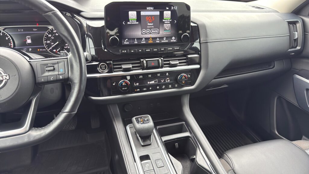 2023 Nissan Pathfinder SL