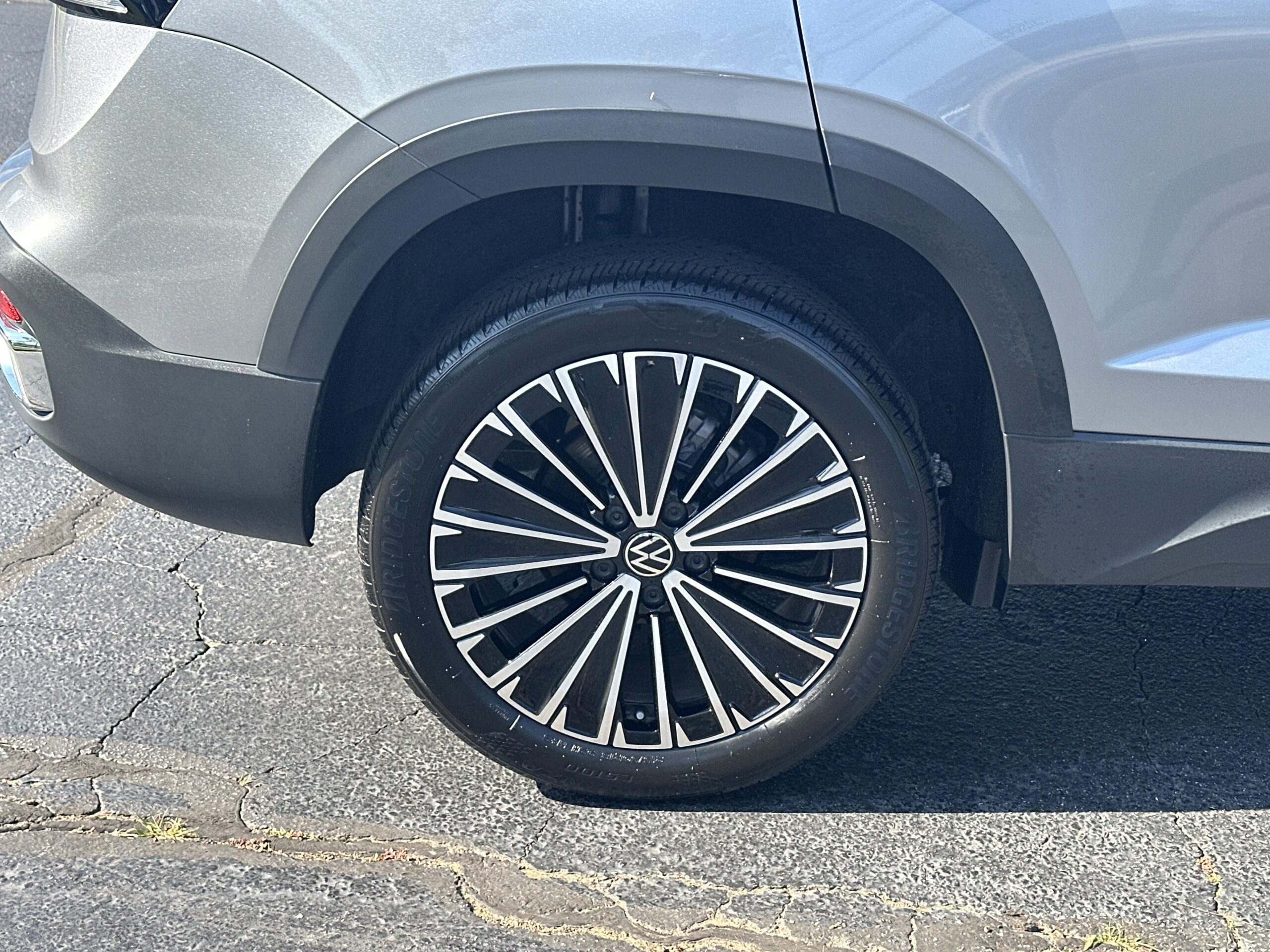 2025 Volkswagen Taos SE