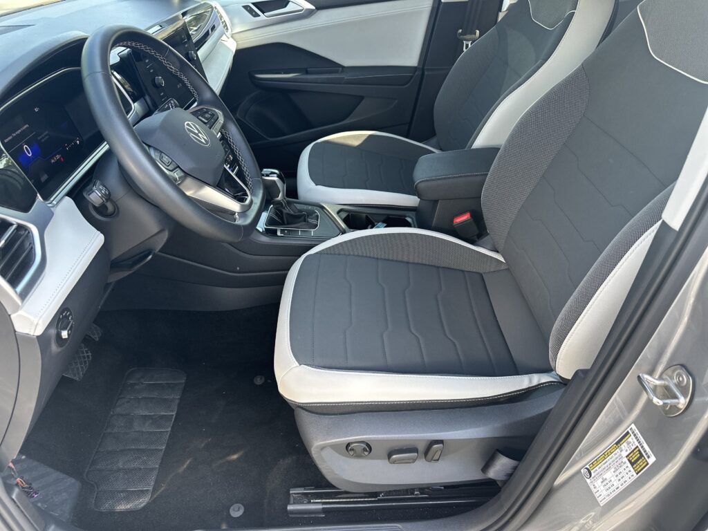 2025 Volkswagen Taos SE