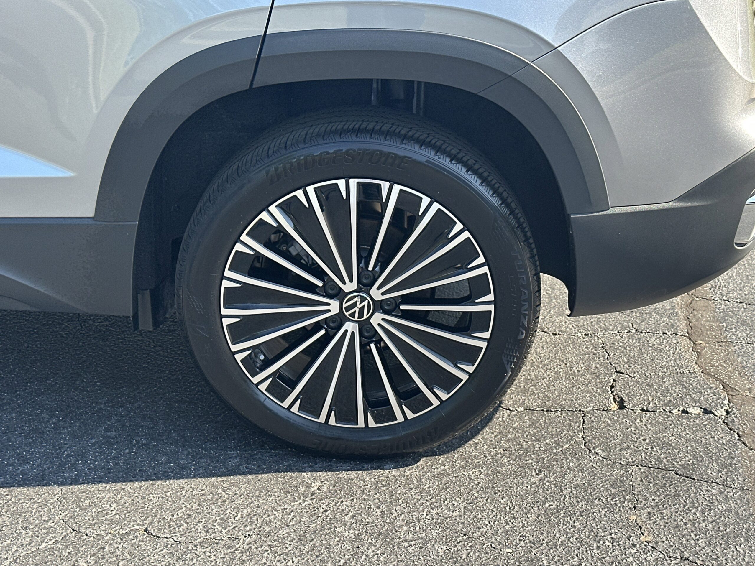 2025 Volkswagen Taos SE