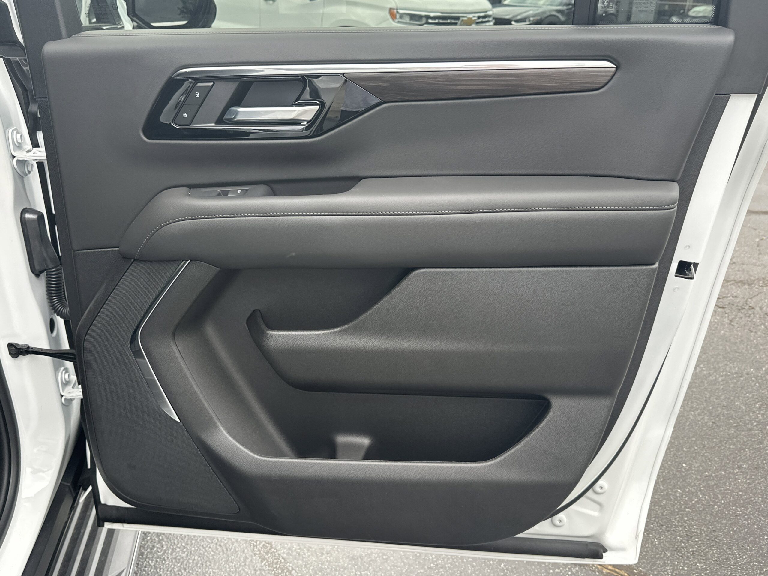 2025 Chevrolet Suburban LS