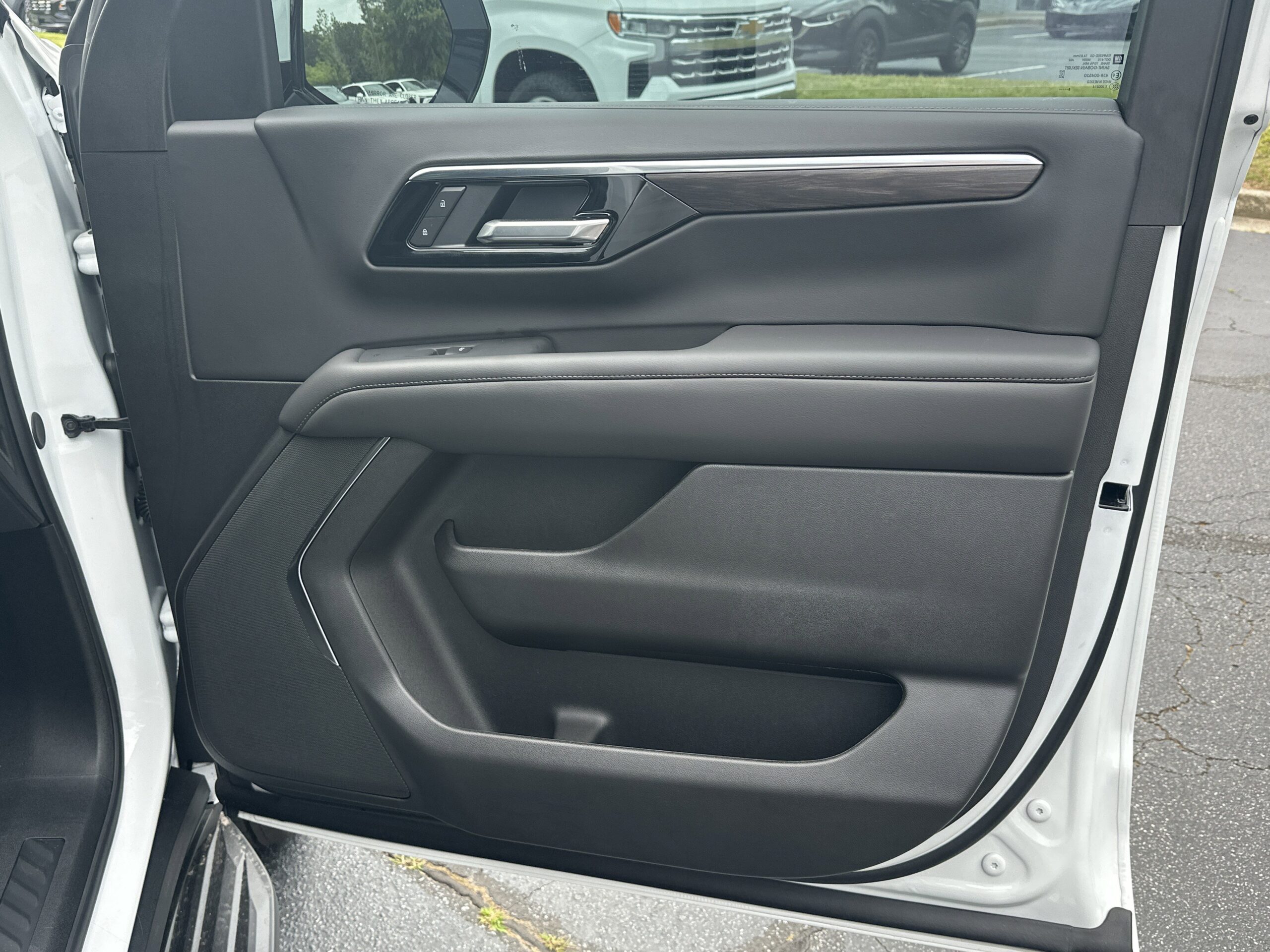 2025 Chevrolet Suburban LS