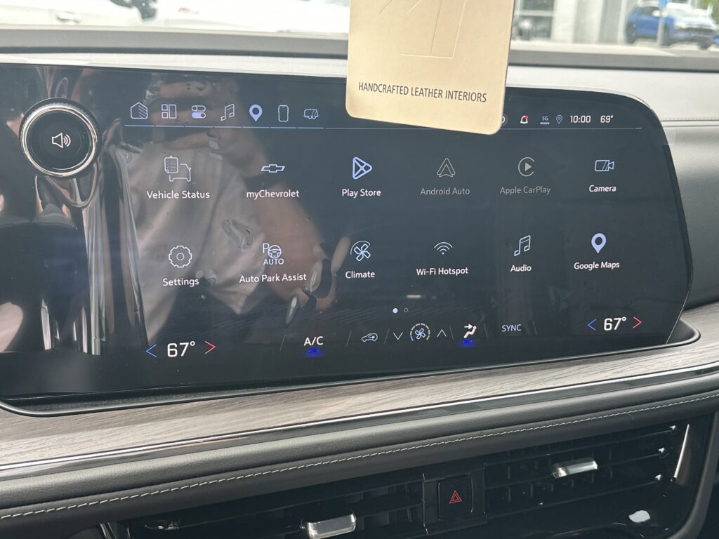 2025 Chevrolet Suburban LS