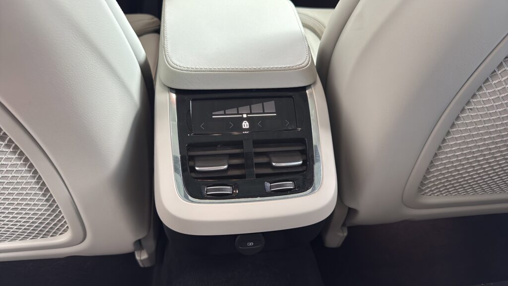 2025 Volvo V90 Cross Country Ultra