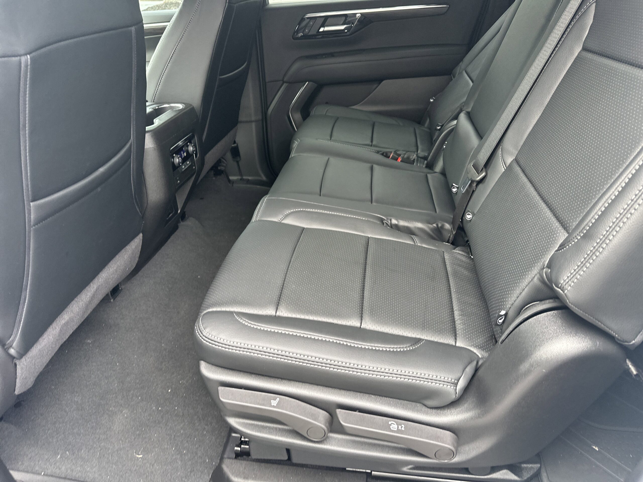 2025 Chevrolet Suburban LS