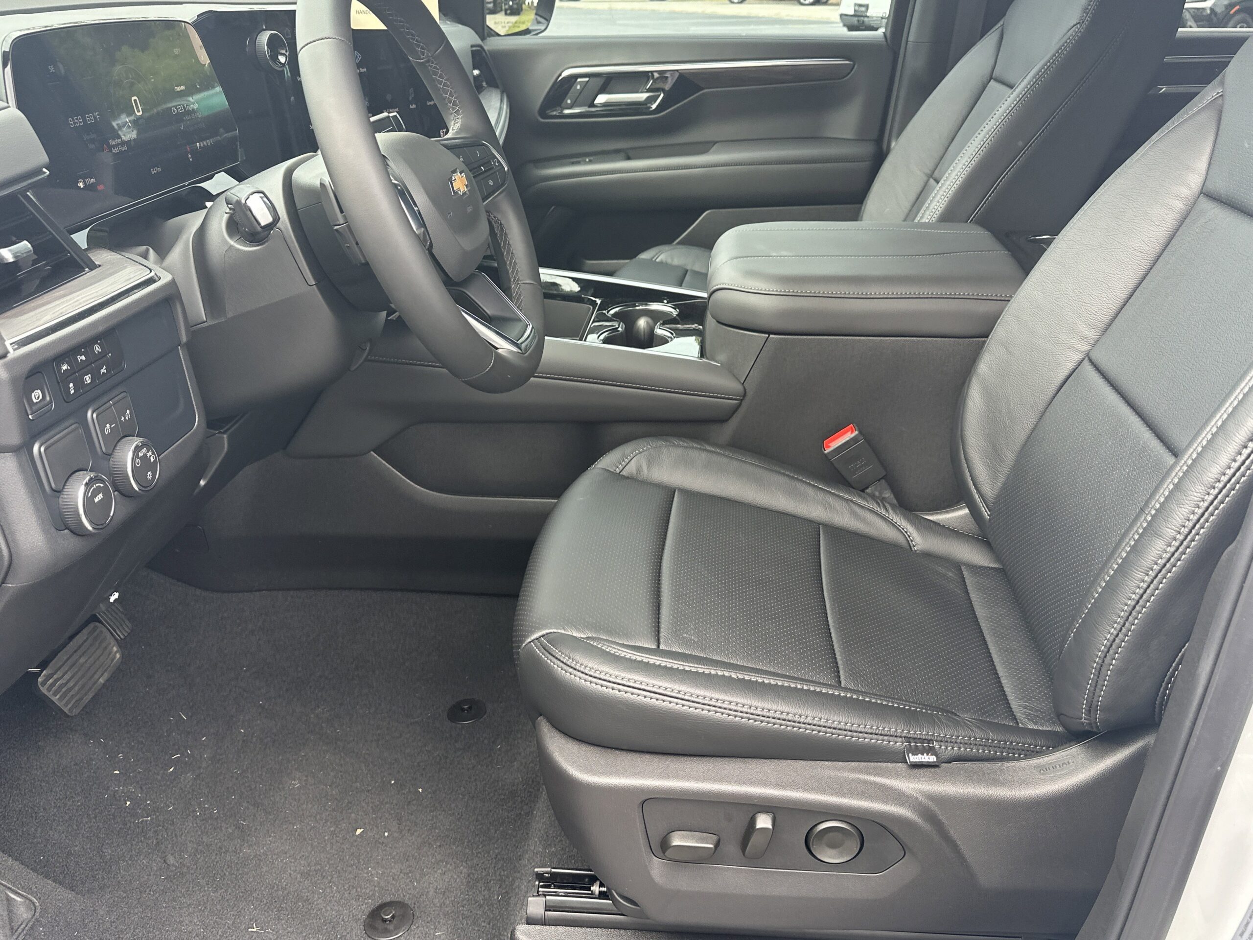 2025 Chevrolet Suburban LS