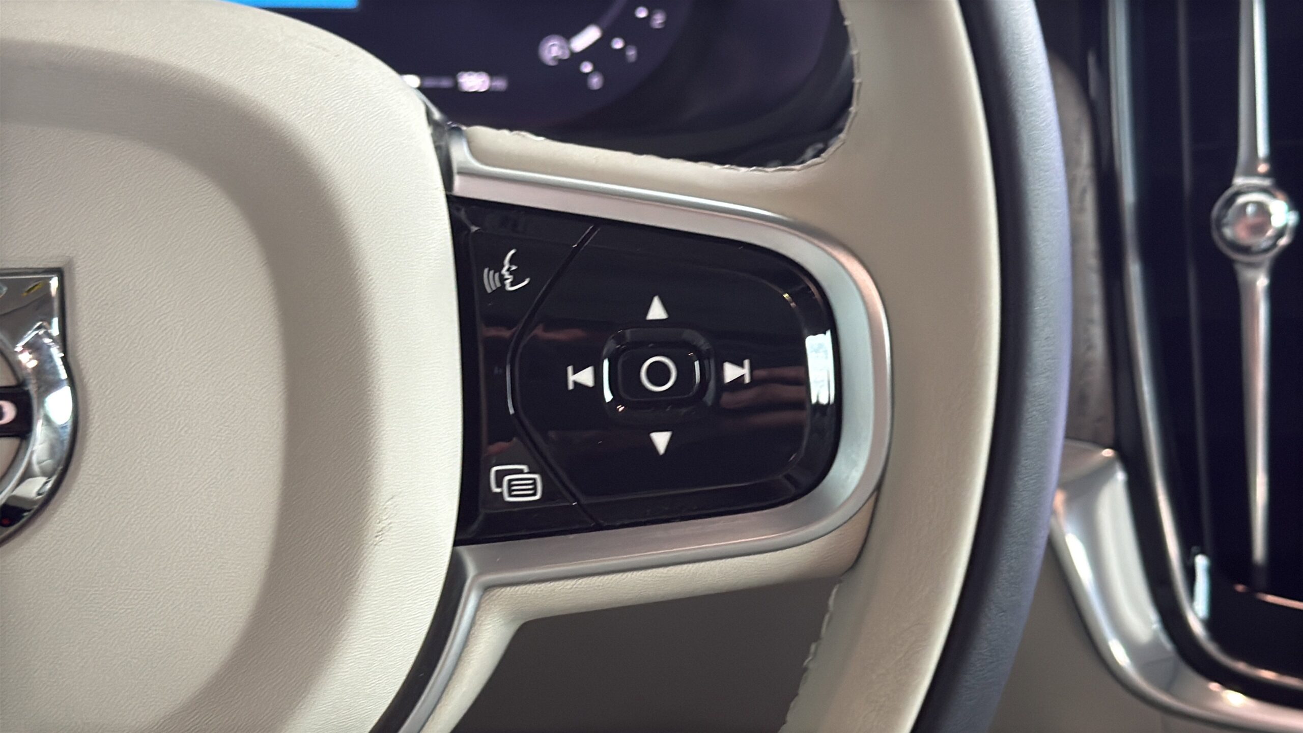 2025 Volvo V90 Cross Country Ultra