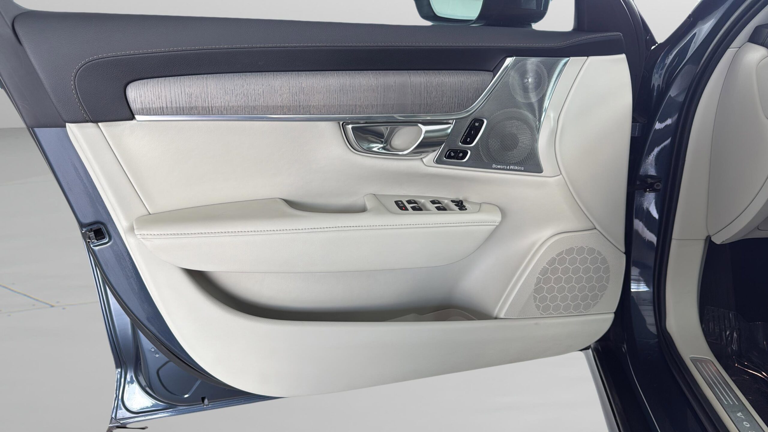 2025 Volvo V90 Cross Country Ultra