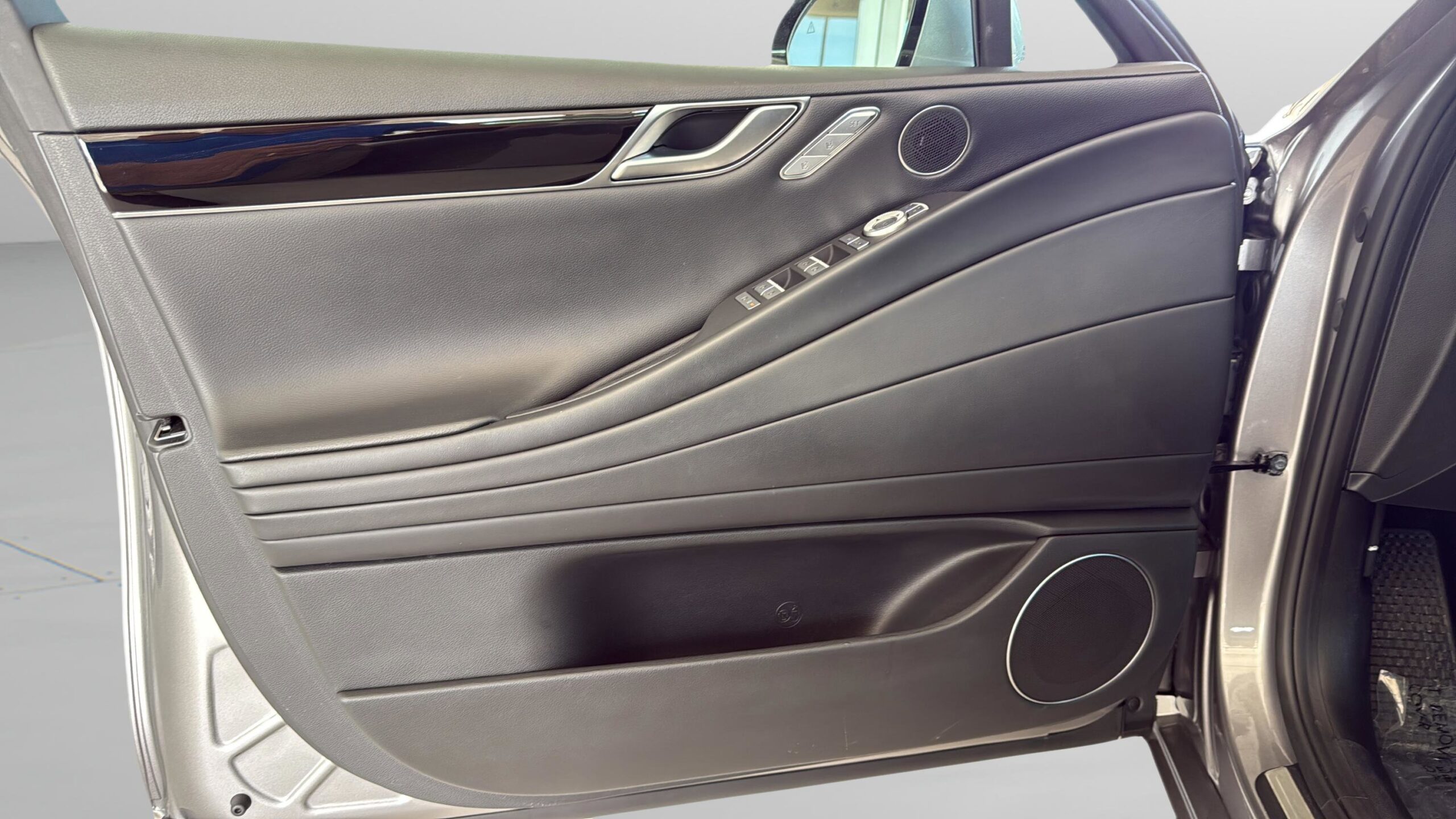 2023 Genesis G80 2.5T