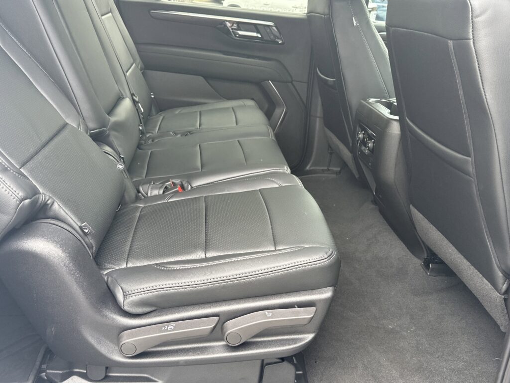 2025 Chevrolet Suburban LS
