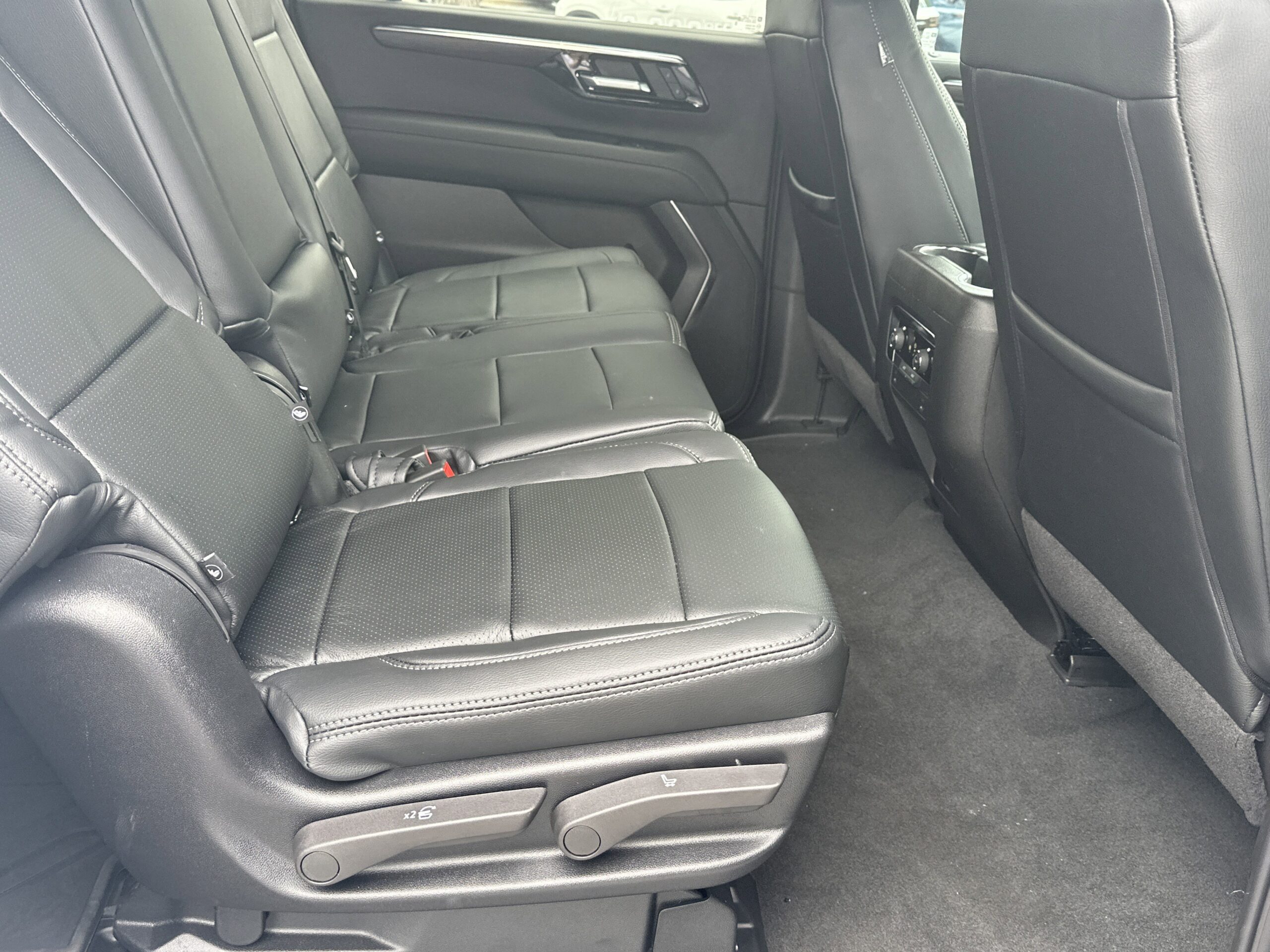 2025 Chevrolet Suburban LS