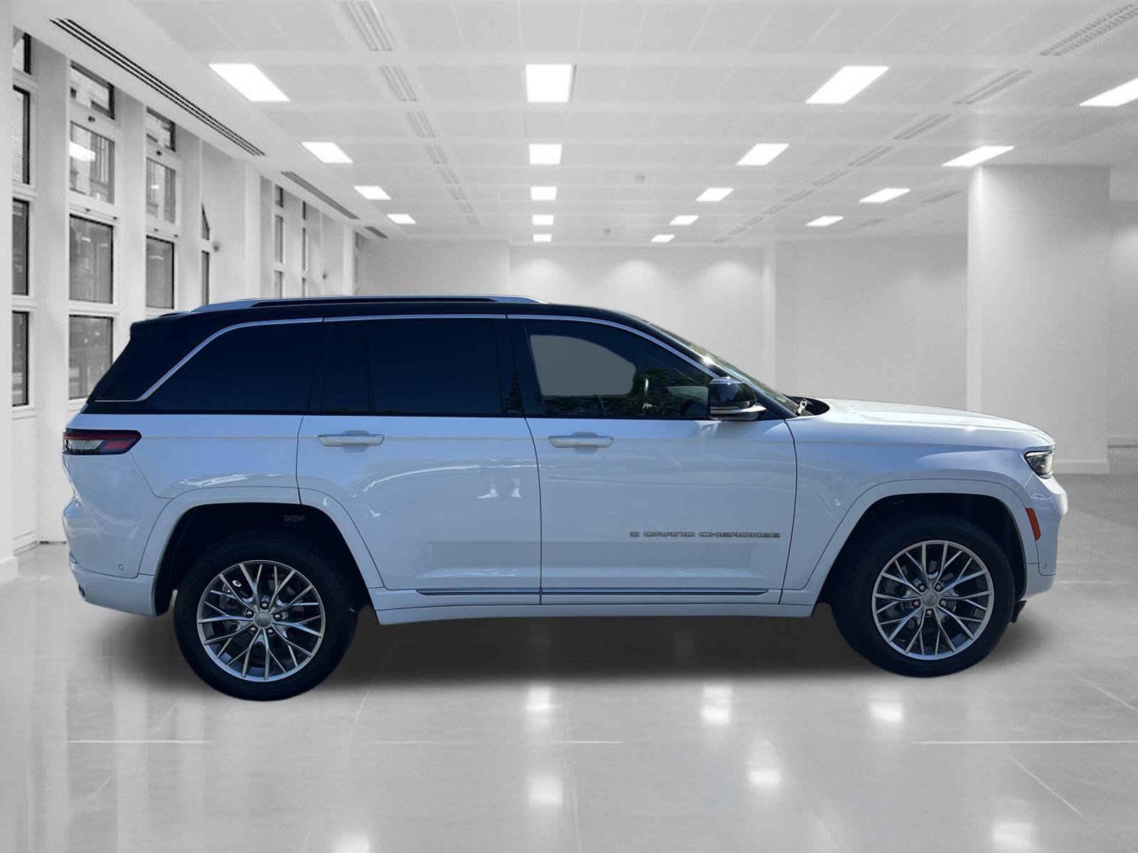 2022 Jeep Grand Cherokee Summit