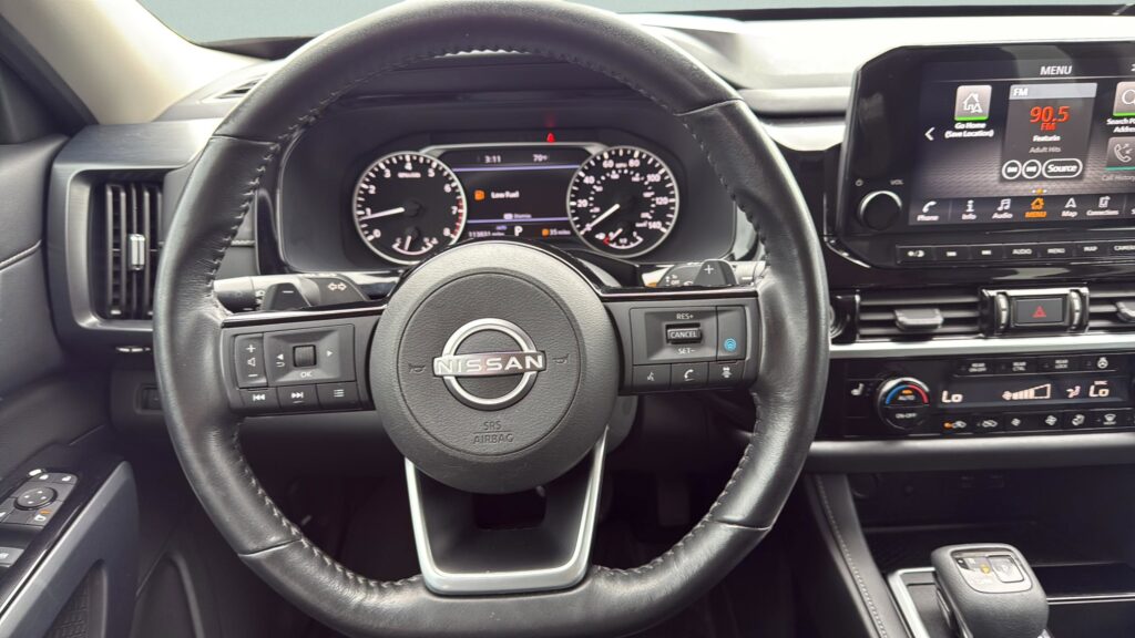 2023 Nissan Pathfinder SL