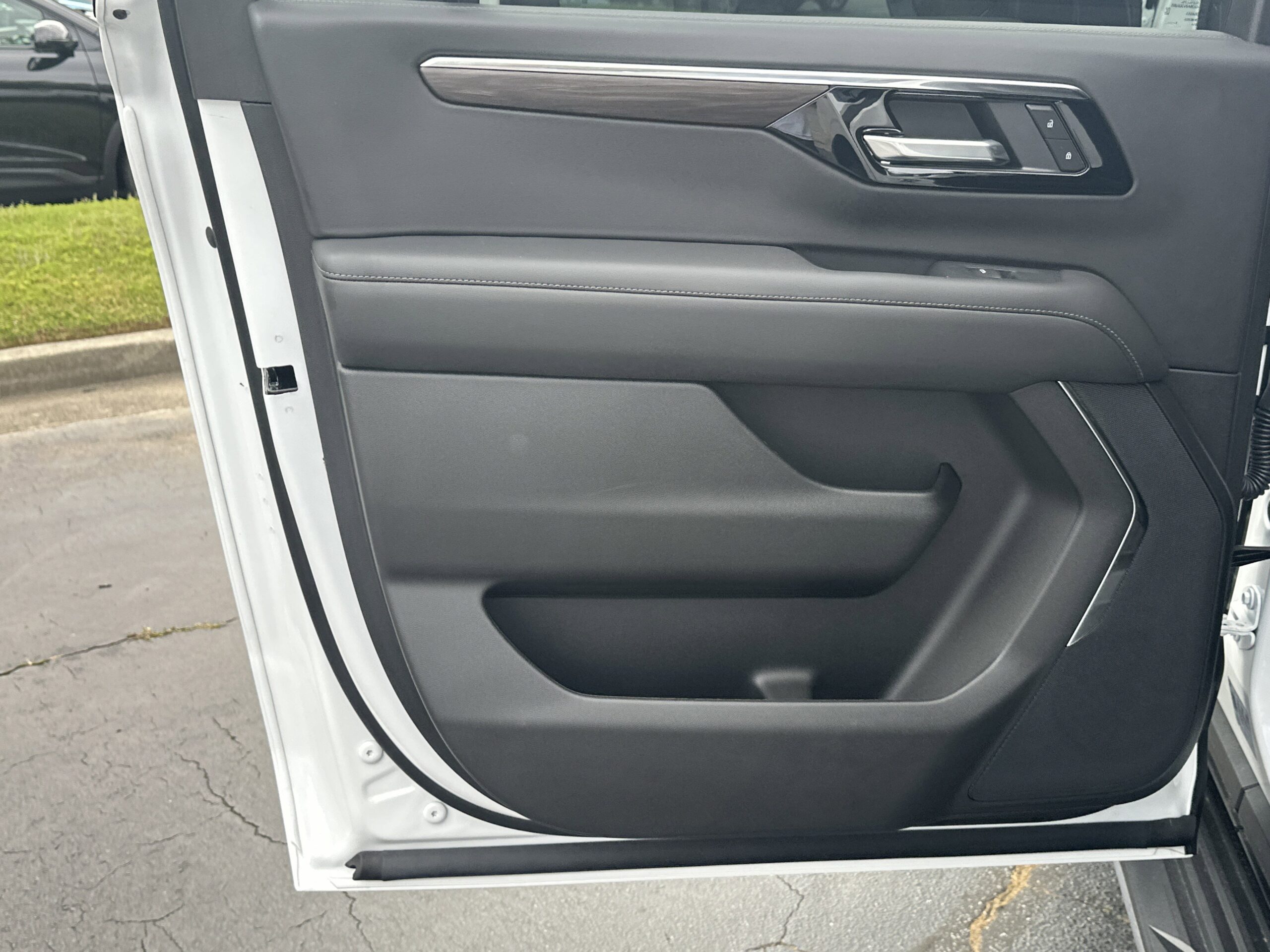 2025 Chevrolet Suburban LS