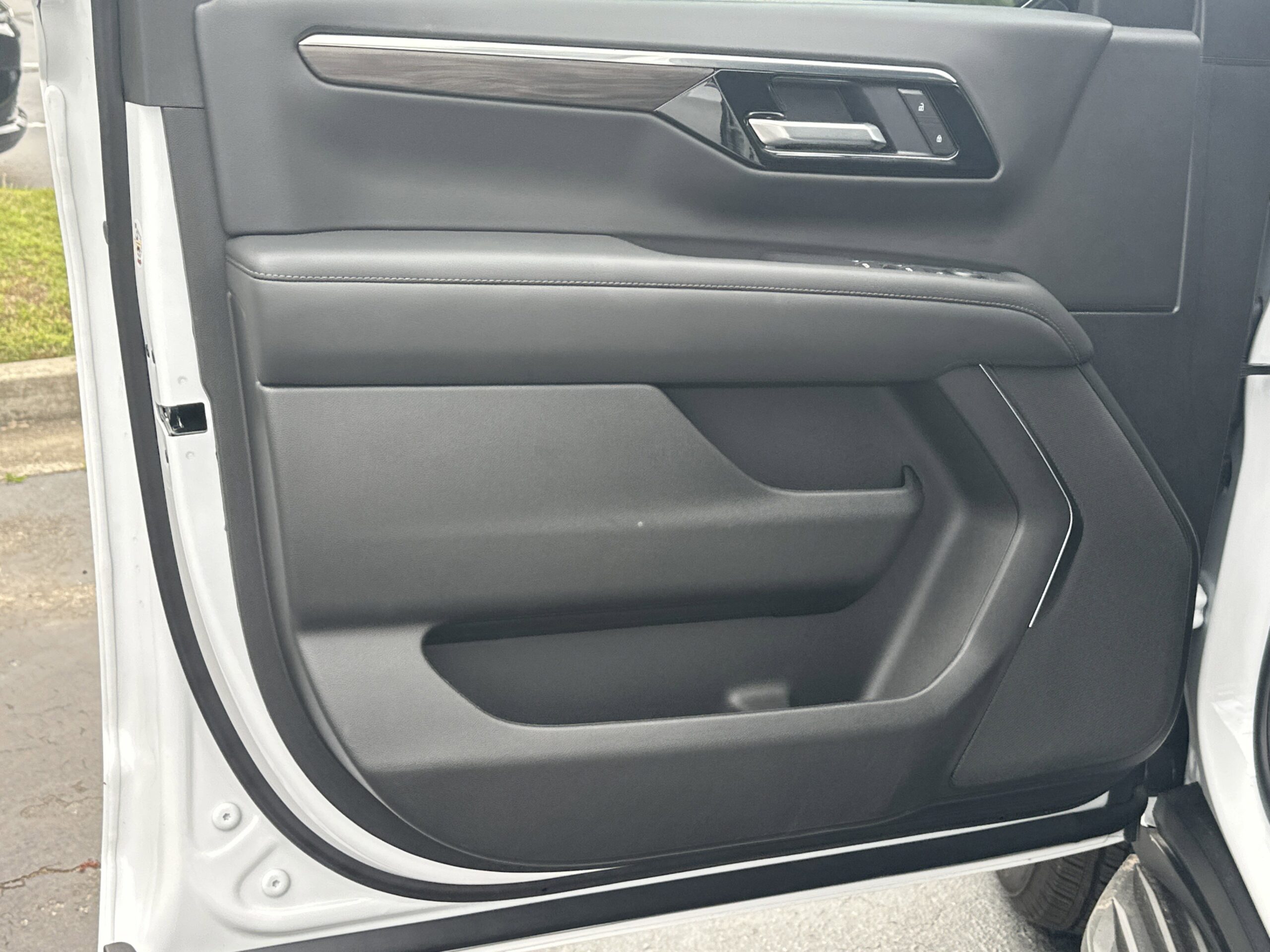 2025 Chevrolet Suburban LS