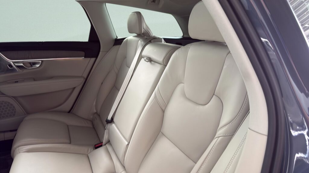 2025 Volvo V90 Cross Country Ultra