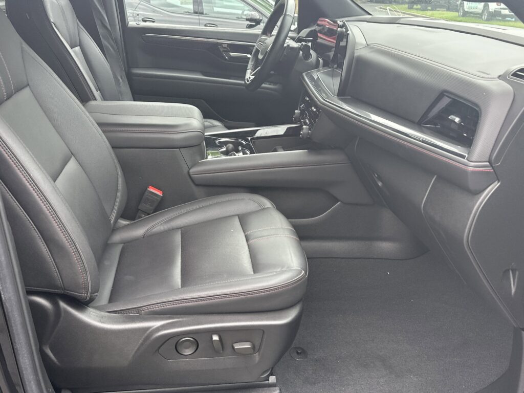 2025 Chevrolet Suburban RST
