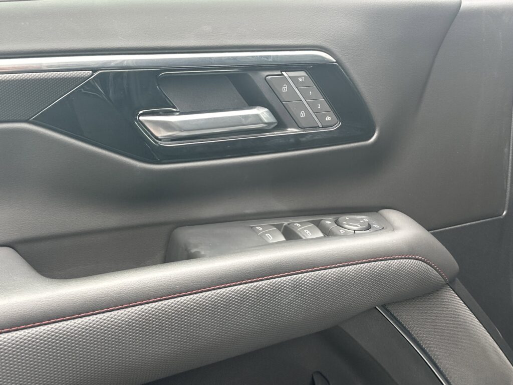 2025 Chevrolet Suburban RST