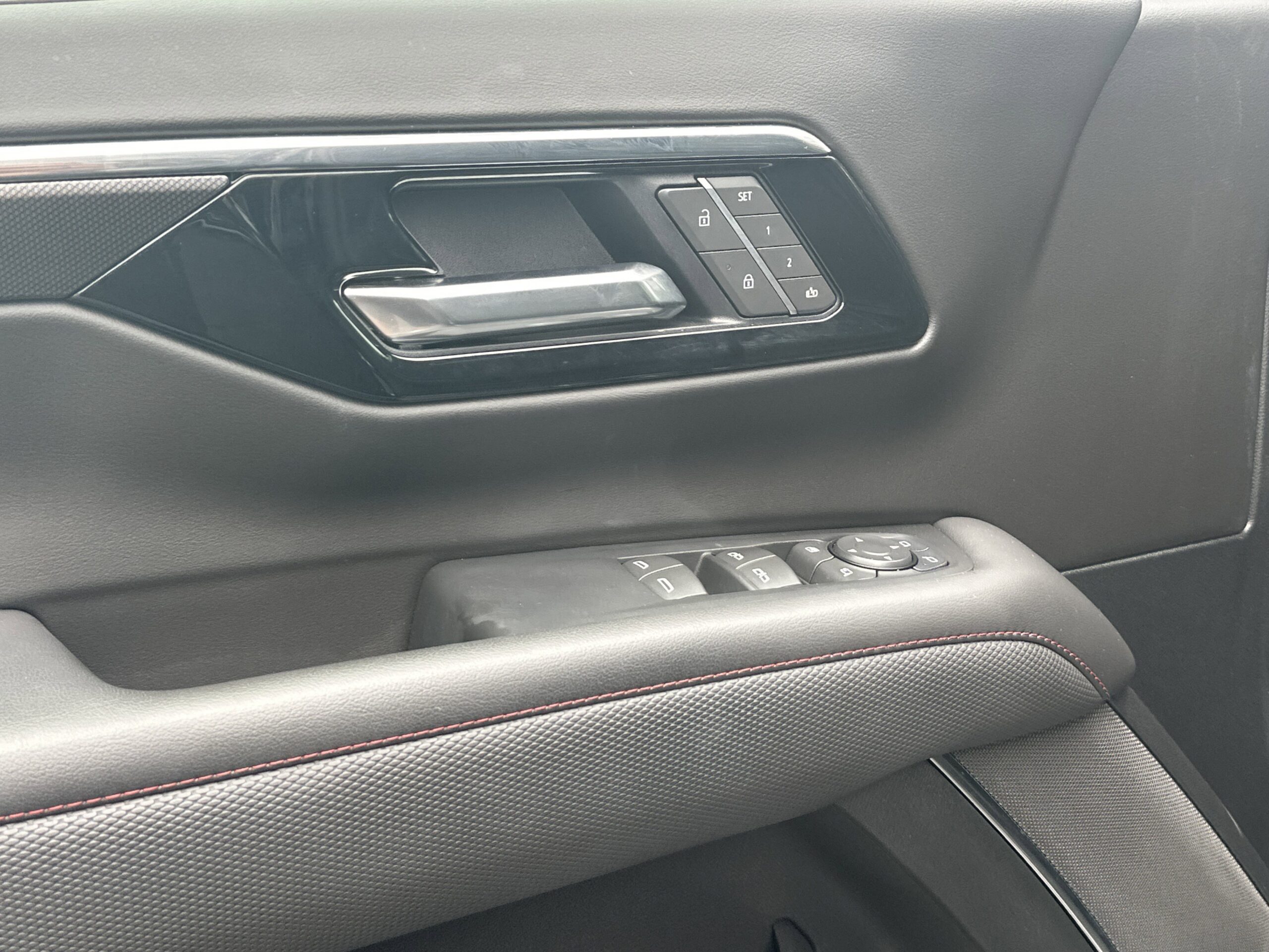 2025 Chevrolet Suburban RST